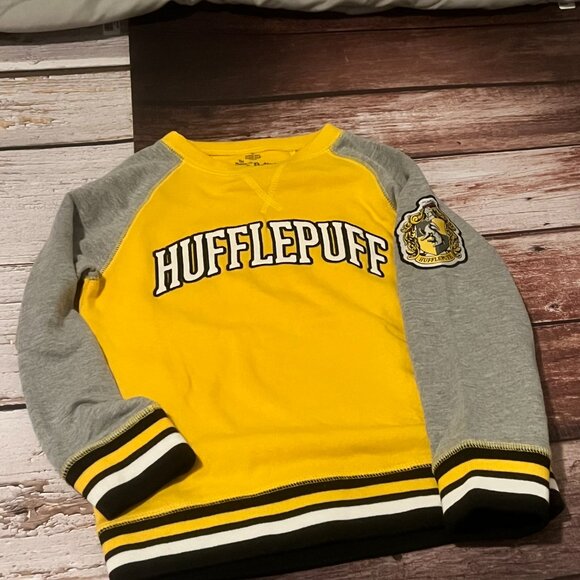 Harry Potter Wizarding World Hufflepuff Set - Picture 8 of 13